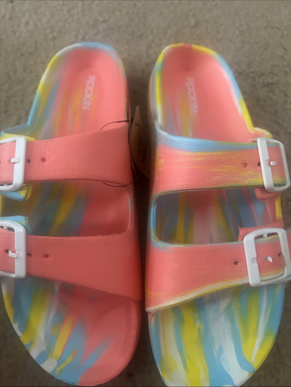 Flat sandals